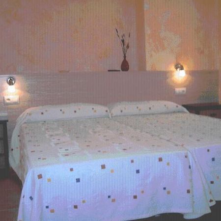 Hostal Valle Del Iregua Albelda De Iregua Room photo