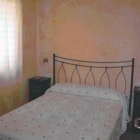 Hostal Valle Del Iregua Albelda De Iregua Room photo